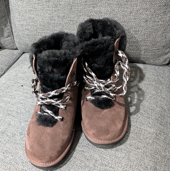 UGG Classic Mini Alpine Lace - Picture 5 of 11